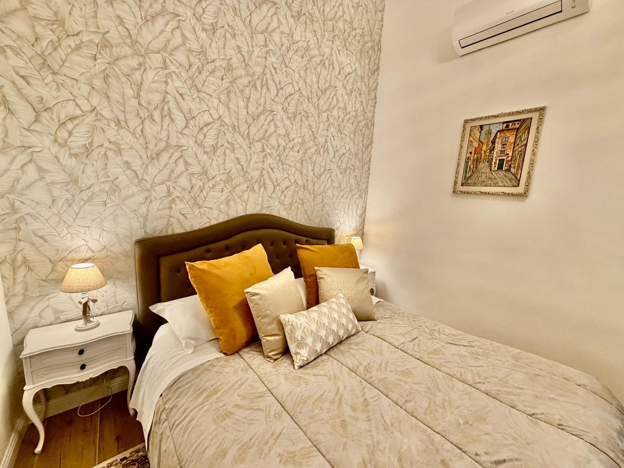 Colosseo Room, Rome